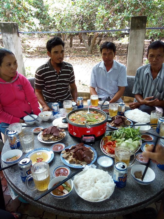 ホテル Khach San Mong An ビンヒー エクステリア 写真